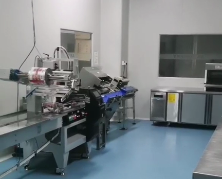 不(bú)鏽鋼空氣消毒機人機共處